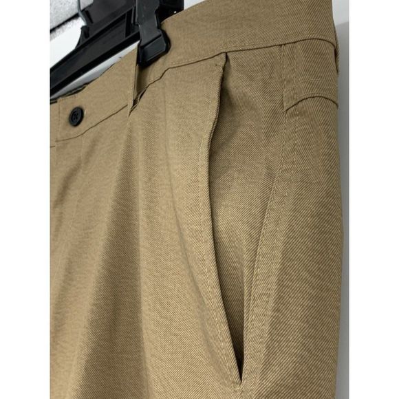 Men’s Hawke & Co skater tech stretch shorts zipper pocket tan size 40 1722 - Picture 2 of 8